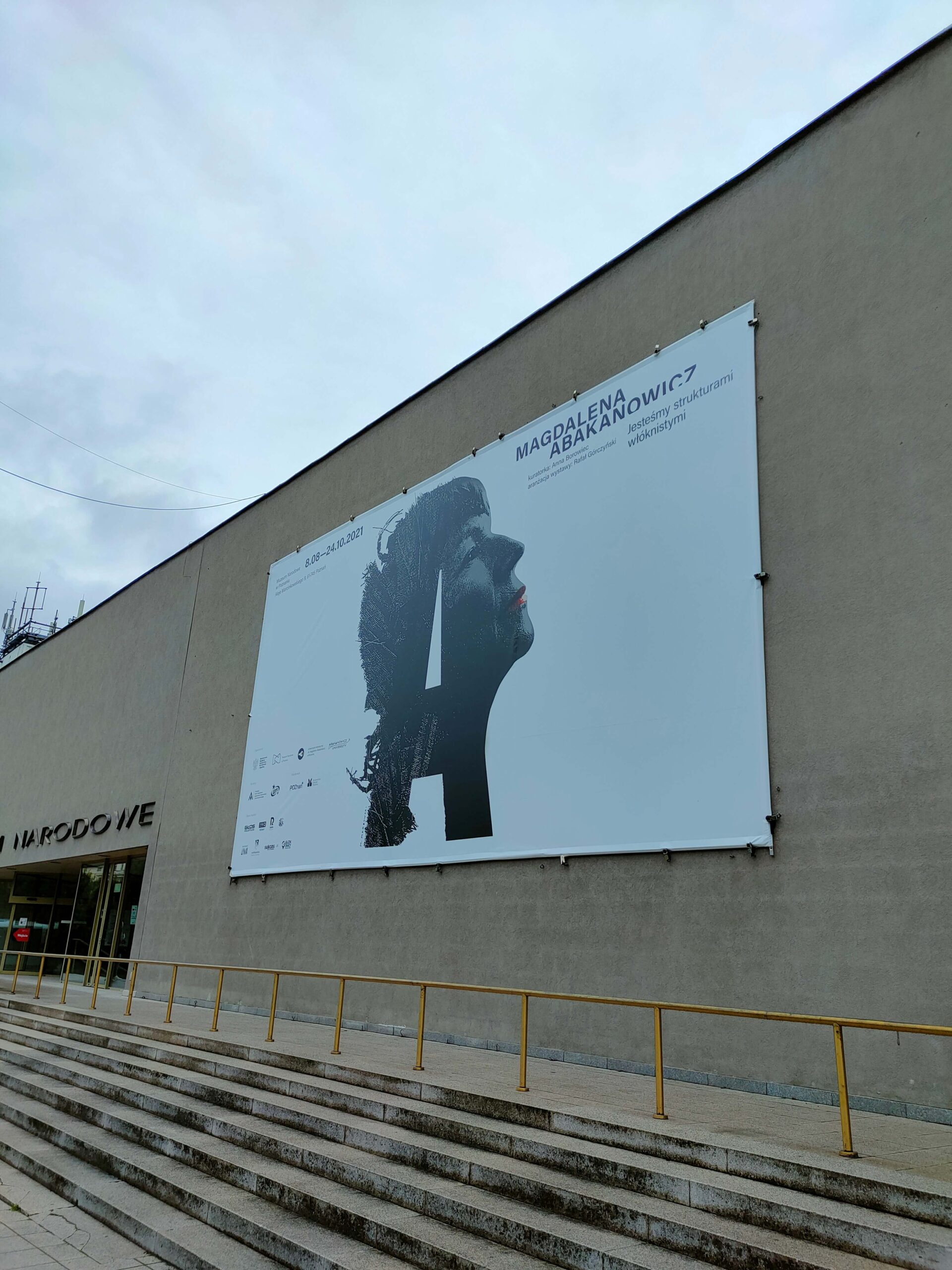 Plakat_wystawy_magdaleny_abakanowicz_muzeum_narodowe_poznan